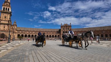 Plaza de Espana, Seville, İspanya - SEVILLE, SPAIN - 25 Mart 2025