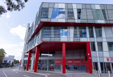 LONDON, UK - 5 AĞUSTOS 2025 - Burasının modern mimarisi Kraliçe Elizabeth Olimpiyat Parkı, Londra, Birleşik Krallık