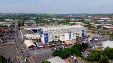 LEEDS, UK - 12 Haziran 2025 - Leeds, İngiltere 'deki Leeds United Futbol Kulübü' nün evindeki Elland Road Stadyumu 'nun havadan görünüşü