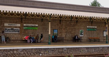 WESTON, İngiltere - 8 AĞUSTOS 2025 - Weston Super Mare tren istasyonu 1, Somerset, İngiltere