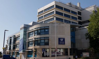 WESTON, İngiltere - 8 AĞUSTOS 2025 - Weston Koleji kampüsü Weston Super Mare, Somerset 'teki çağdaş tasarım ve eğitim tesislerini sergiliyor