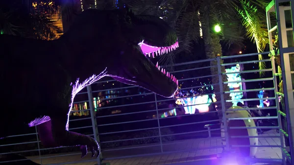 Dinosaurierpark Dubai Garden Glow Park Nachts Beleuchtet Viele Verschiedene Dinosaurier — Stockfoto