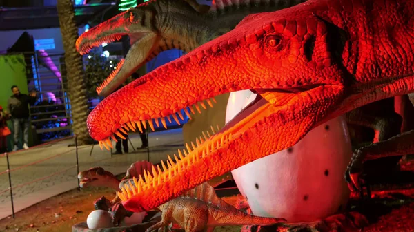 Dinosaurierpark Dubai Garden Glow Park Nachts Beleuchtet Viele Verschiedene Dinosaurier — Stockfoto