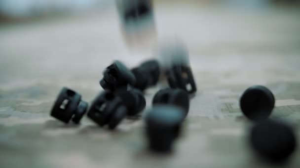 Шиття Швейні Приналежності Кнопки Крупним Планом Військова Форма Пошиття Камуфляжного — стокове відео