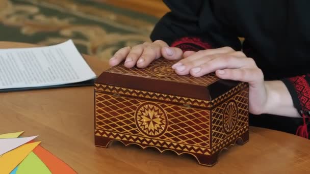 Designed Wooden Box Treasure Chest Wooden Chest Vintage Wooden Jewelry — Video Stock