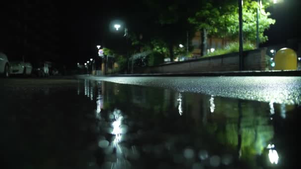 Déšť Noci Prší Slabé Deště Detailní Záběr Srážek Puddle Puddle — Stock video
