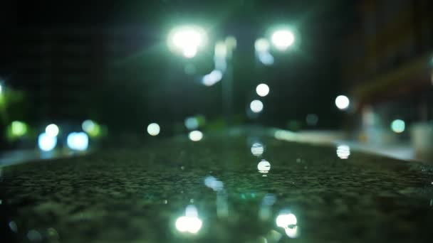 Дождь Дождь Ночью Легкие Дожди Крупный План Осадков Лужа Лужа — стоковое видео