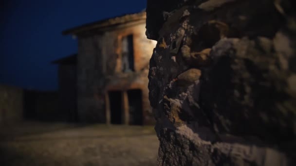 観光地だ 要塞だ タワー 古代の要塞 市の要塞 古代建築 野外博物館 イタリアの城 歴史的建造物の現在への適応 一つの座席の面積 — ストック動画