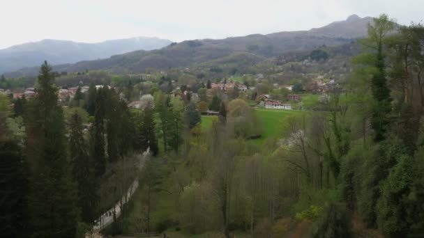 Italská Horská Vesnice Alpy Jarní Krajina Malebné Venkovské Domy Pod — Stock video