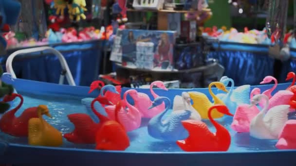 Biella Italien Juni 2022 Freizeitpark Spielzeugschwäne Kirmes Der Nacht Hochwertiges — Stockvideo