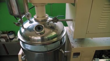 Cream vacuum mixing vessel opening and closing the lid. Automatic packaging of cosmetics. Cosmetic manufacturing process. Cosmetic factory. Production of cosmetics. High quality 4k footage