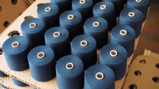 Textilförråd Snurrande Produktion Textilfabrik Garntillverkningsprocesser Trådar Produktion Utrustning För Textilfabriker — Stockvideo