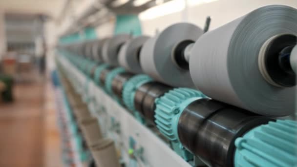 Spulen Aus Garn Großaufnahme Verfahren Zur Garnherstellung Fadenproduktion Textilfabrikausrüstung Textilfabrik — Stockvideo