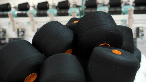 Крупним Планом Кульки Нитки Фабрика Текстилю Процеси Виготовлення Пряжі Виробництво — стокове відео