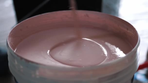 Målning Reparation Blanda Färg Med Byggmixer Vattenbaserad Färg Blanda Vattenbaserad — Stockvideo