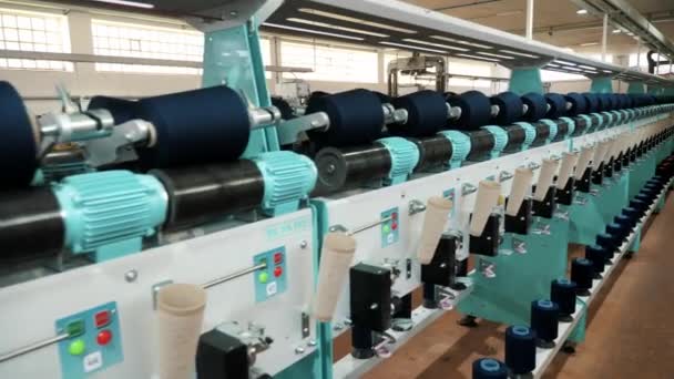 Utrustning För Textilfabriker Textilfabrik Snurrande Produktion Garntillverkningsprocesser Trådar Produktion Maskiner — Stockvideo