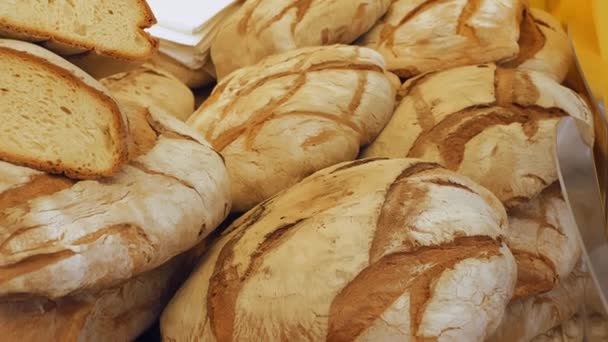 Хлебобулочные Изделия Уличная Еда Крупным Планом Свежеиспеченный Хлеб Булочки Пекарня — стоковое видео
