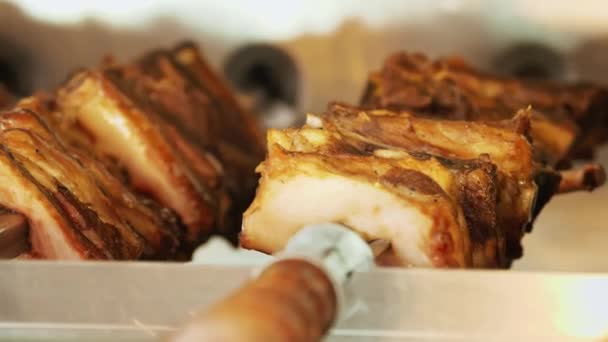 Grillowane Mięso Szaszłyk Szaszłyki Zbliżenie Smażone Mięso Szaszłykach Uliczne Jedzenie — Wideo stockowe