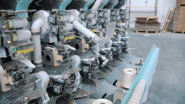 Verfahren Zur Garnherstellung Textilfabrikausrüstung Spinnerei Fadenproduktion Textilfabrik Fabrikmaschinen Wickeln Rollen — Stockvideo