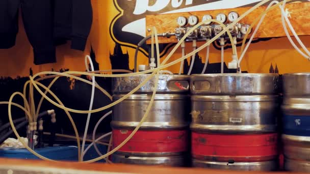 Bier Indicatoren Voor Ambachtelijke Biervaten Bier Tap Oktoberfeest Zuig Bier — Stockvideo