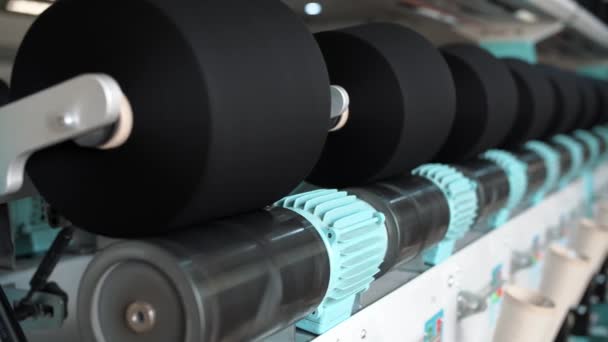 Spulen Aus Garn Großaufnahme Verfahren Zur Garnherstellung Textilfabrikausrüstung Spinnerei Fadenproduktion — Stockvideo
