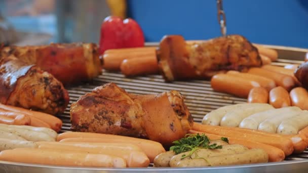 Vlees Straatvoedsel Close Zelfgemaakte Worsten Andere Soorten Vleesproducten Lekker Smakelijk — Stockvideo