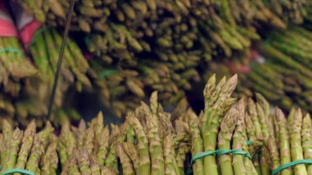 Asparagus Officinalis Dikemas Hijau Dan Asparagus Segar Rak Supermarket Close — Stok Video