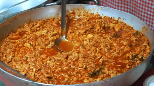 Vörös Curry Csirke Zárj Forró Fűszeres Étel Finom Sült Csirke — Stock videók