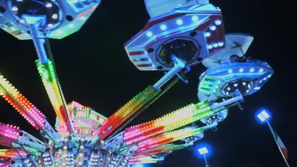 Karusell Med Ljus Otroligt Färgglada Blinkande Ljus Vintage Carousel Popular — Stockvideo