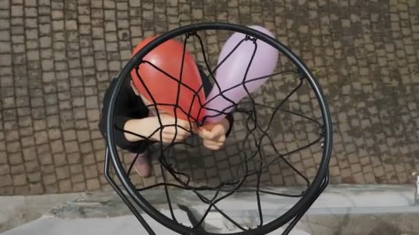 Basketbol Potası Üst Manzara Balonlu Dekorasyon Yakın Plan Birisi Evin — Stok video