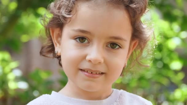 Portrait Cute Funny Curly Little Girl Big Eyes — Stock Video