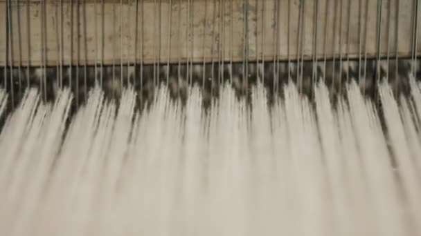 Vävstol Utrustning För Textilfabriker Närbild Automatiserad Vävmaskin Tillverkar Trasa Trådar — Stockvideo