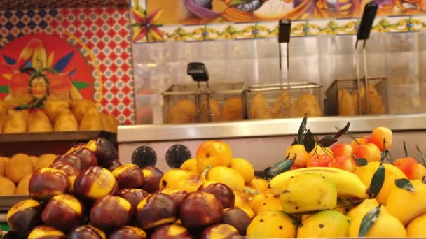 Owoce Wiśnie Śliwki Gruszki Inne Owoce Wyświetlane Ladzie Produkcji Świeżych — Wideo stockowe