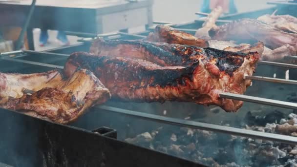 Fried Meat Juicy Pork Carcasses Young Piglets Roasted Spits Hot — Stock Video