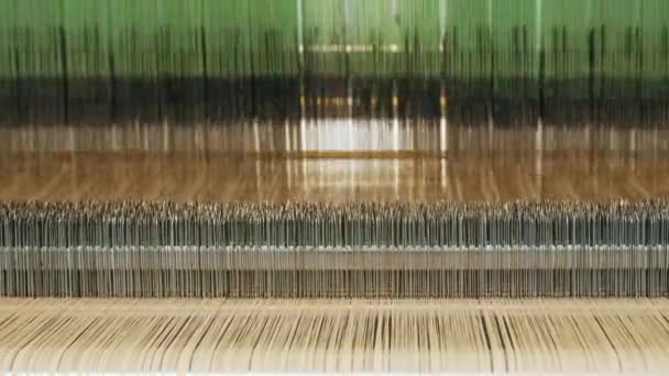Tecelagem Tear Equipamento Fábrica Têxtil Close Máquina Tecelagem Automatizada Está — Vídeo de Stock