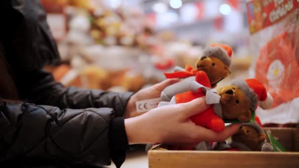 Різдвяний Плюшевий Ведмідь Іграшка Різдвяні Прикраси Аксесуари Покупки Крупним Планом — стокове відео