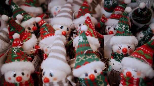 Compras Navidad Decoraciones Navideñas Forma Muñecos Nieve Divertidos Escaparate Primer — Vídeos de Stock