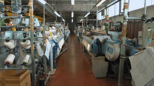 Tejiendo Taller Fábrica Equipo Fábrica Textil Telares Tejido Automatizado Industria — Vídeos de Stock