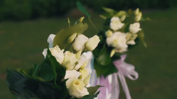 Çiçeklerin Soluk Renkteki Düğün Çiçeklerinin Yakın Görüntüsü Park Taki Düğün — Stok video