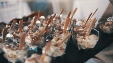 Düğün pikniği için atıştırmalıklar. - Dondurma. Tatlı düğün yemeği. Kapatın. Yüksek kalite 4k görüntü