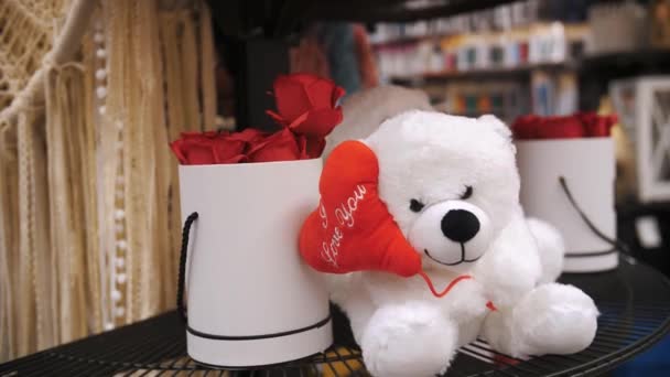 Dia Dos Namorados Close Urso Brinquedo Branco Com Uma Fita — Vídeo de Stock