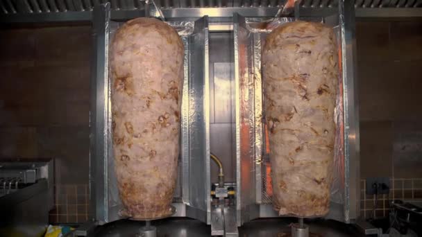 Carne Preparada Uma Grelha Vertical Para Shawarma Pizza Imagens Alta — Vídeo de Stock