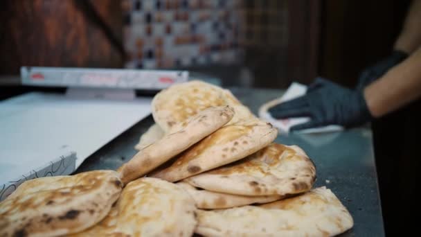 Pan Árabe Recién Horneado Para Delicioso Kebab Panes Planos Hechos — Vídeo de stock