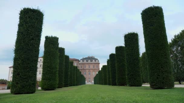 Venaria Turin Itálie Června 2023 Dobře Udržovaná Zahrada Krásným Trávníkem — Stock video