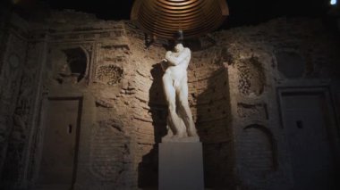 VENARIA, TURIN, ITALY, 11 Haziran 2023: Venaria Reale Sarayı 'ndaki Arkeoloji Müzesi. Dış Bahçe. Torino. Yüksek kalite 4k görüntü