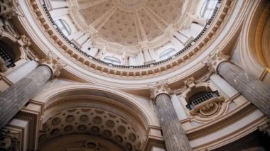 TURIN, ITALY, 11 Haziran 2023: Superga bazilikasının iç mimari kubbesi. Torino. Yüksek kalite 4k görüntü