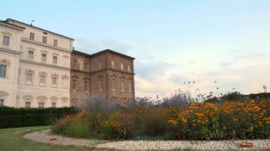 VENARIA, TURIN, ITALY, 11 Haziran 2023: Venaria Reale, İtalya 'daki Venaria Reale Sarayı' nın Dış Bahçesi. Torino. Yüksek kalite 4k görüntü