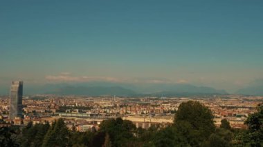 Torino. Torino. Arka planda Alpler olan bir panorama. İtalya, Piemonte. Yüksek kalite 4k görüntü