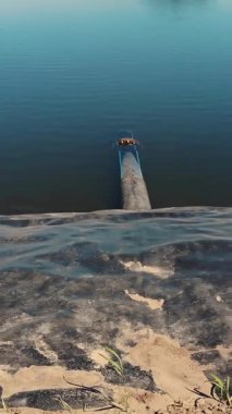 Havacılık. Borularla sulama deposu. İnsan yapımı, su depolama havuzu, tarımsal tarlalar için su tankı. Yakınlarda su almak için pompa istasyonu var. çiftçilik.