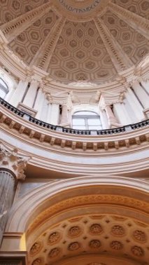 TURIN, ITALY, 11 Haziran 2023: Superga bazilikasının iç mimari kubbesi. Torino. Yüksek kalite 4k görüntü